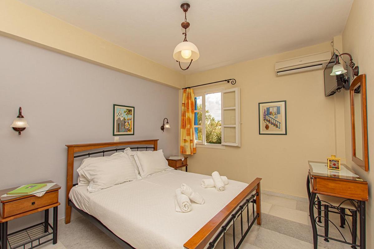 Maroussa Studios Agia Anna  ภายนอก รูปภาพ